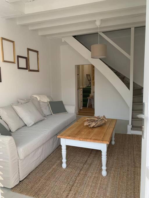 Gite La Petite Maison Guitres Экстерьер фото
